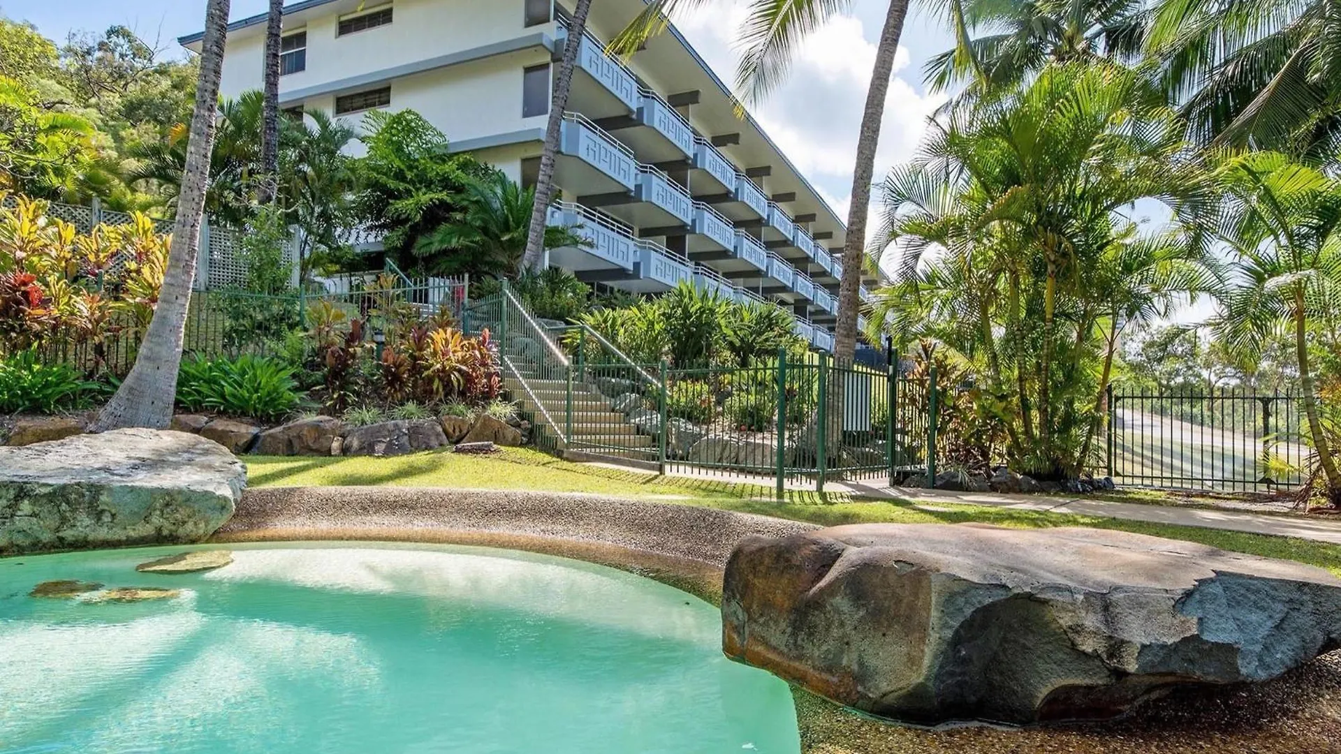 Beachfront Hamilton Island 0*,
