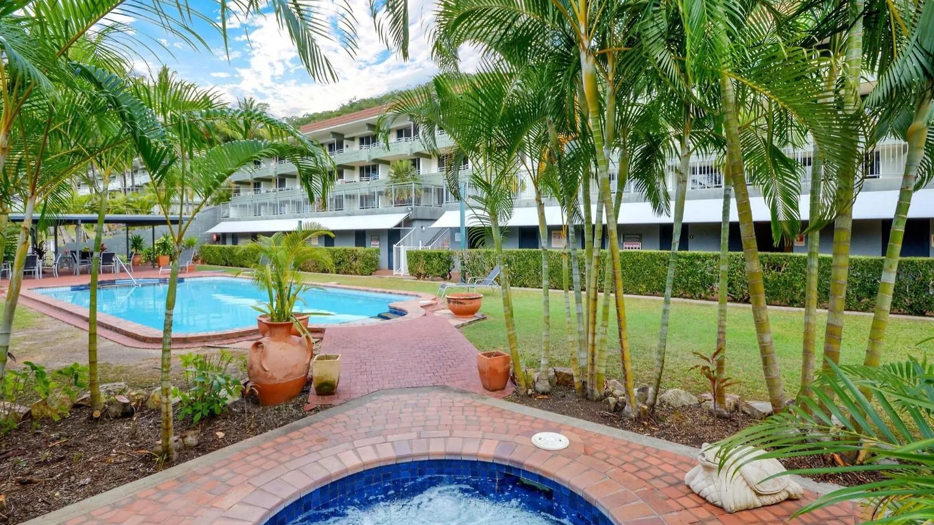 Beachfront Hamilton Island Apartment