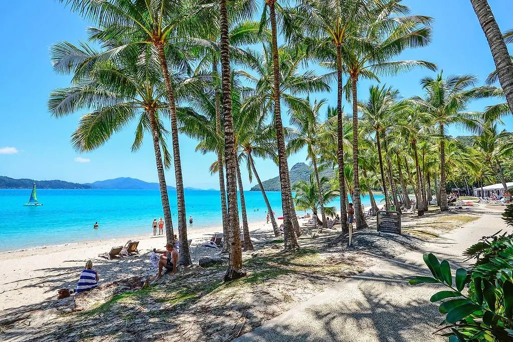 Beachfront Hamilton Island Apartment