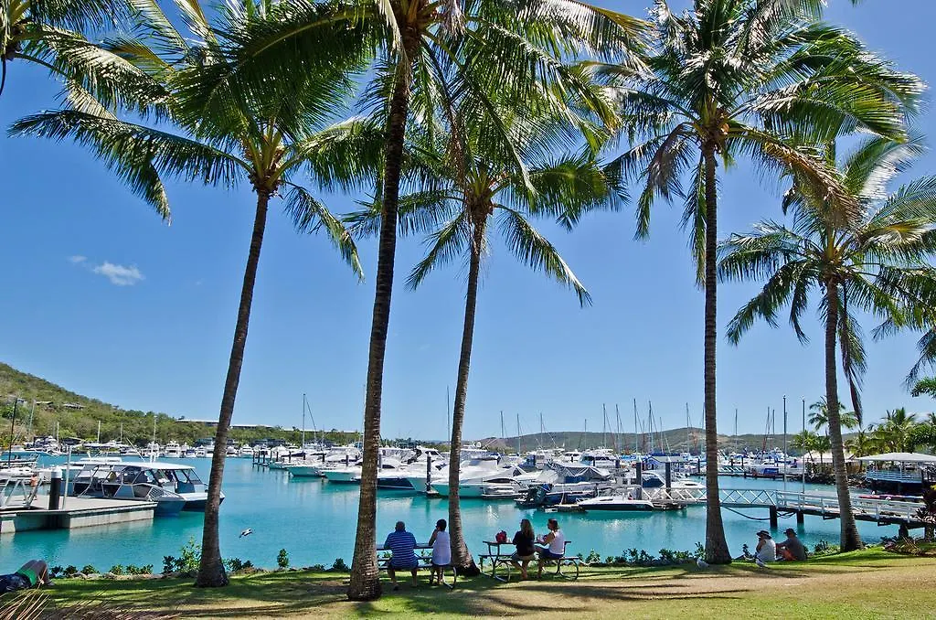 Beachfront Hamilton Island 0*,