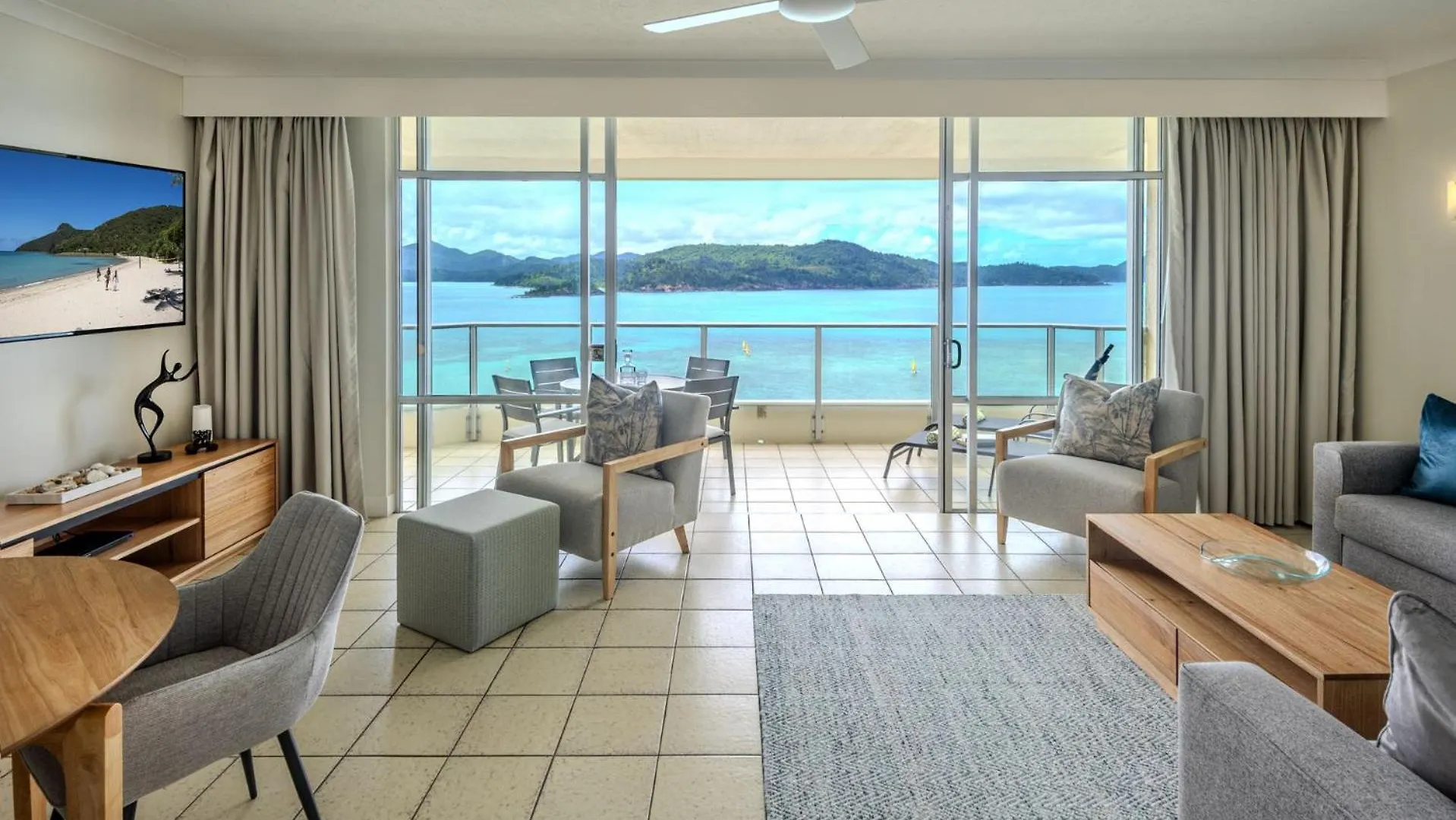 Beachfront Hamilton Island Apartment